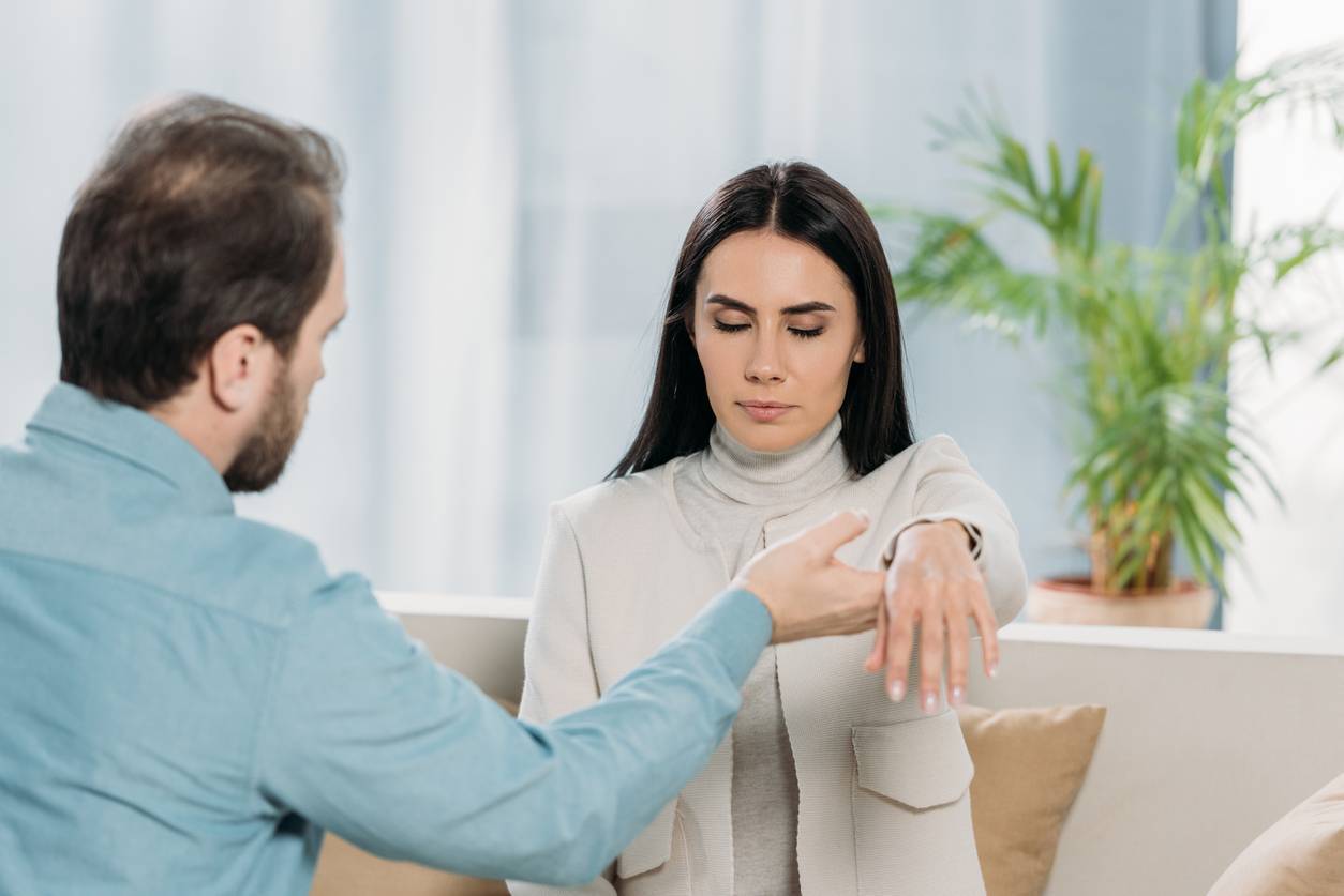 séance d'hypnose avec un professionnel
